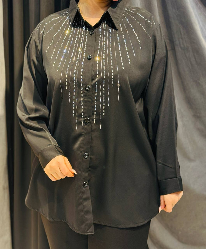 نمای نزدیک نگیندوزی روی شومیز کرپ الیزه سرمهای